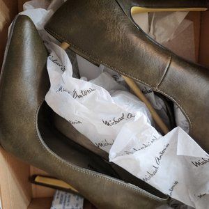 Michael Antonio Lamiss Olive Pump